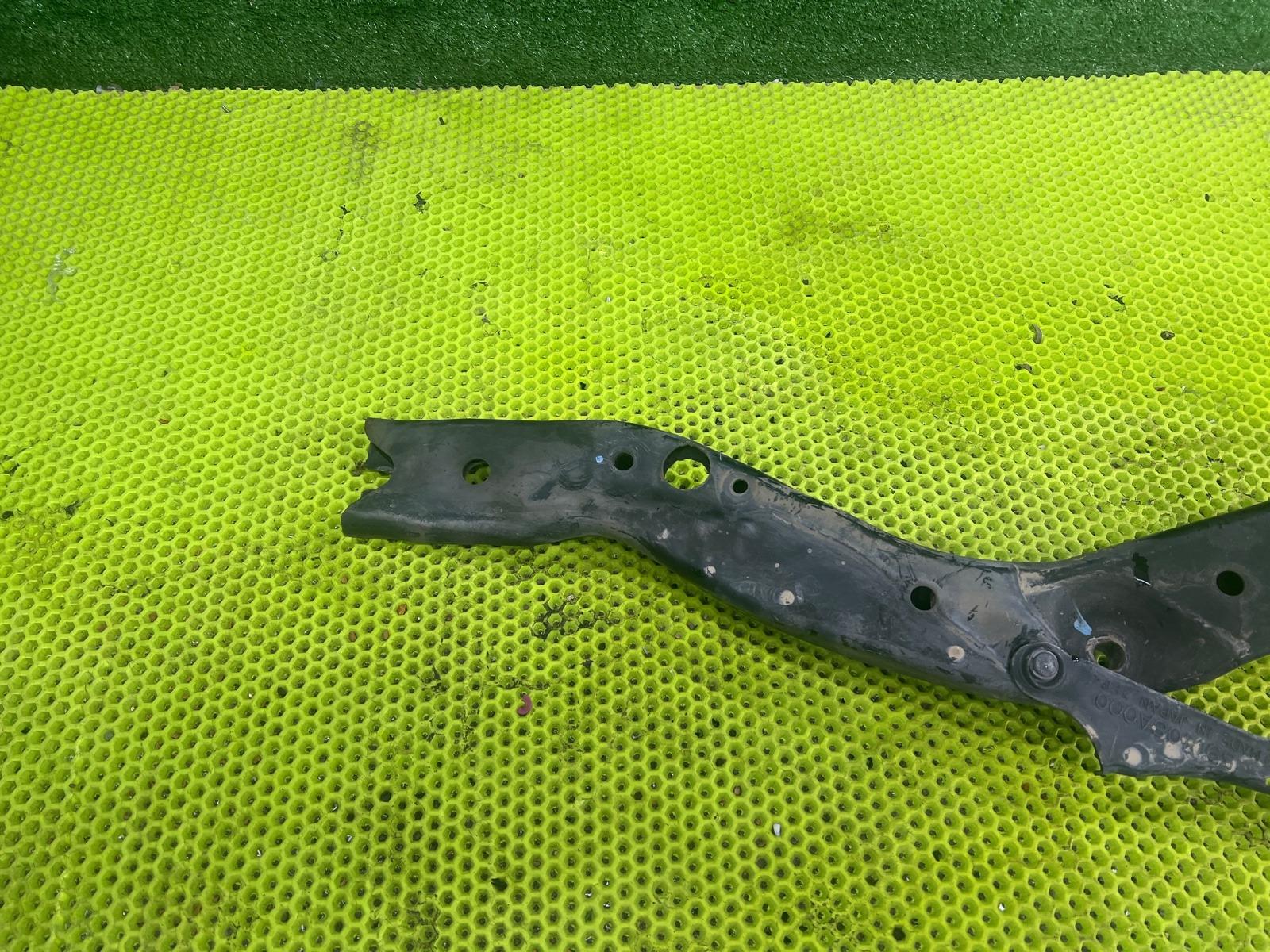 Балка подвески передняя правая Forester 2002 SG5 EJ205 Балка подвески передняя правая Forester 2002 SG5 EJ205