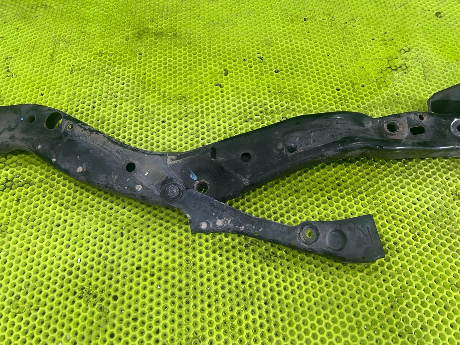 Балка подвески передняя правая Forester 2002 SG5 EJ205 Балка подвески передняя правая Forester 2002 SG5 EJ205