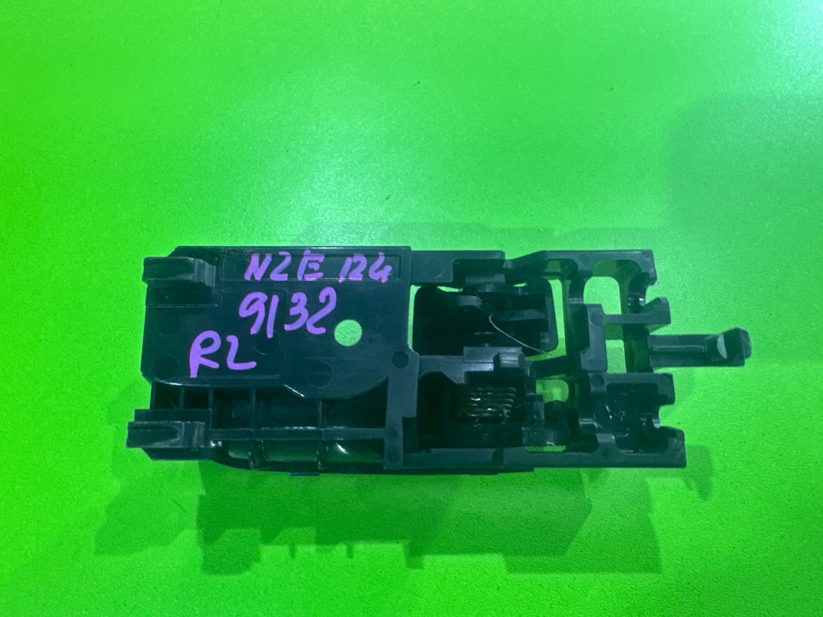 Ручки дверные внутренние Corolla Runx 2003 NZE124 1NZ-FE Ручки дверные внутренние Corolla Runx 2003 NZE124 1NZ-FE