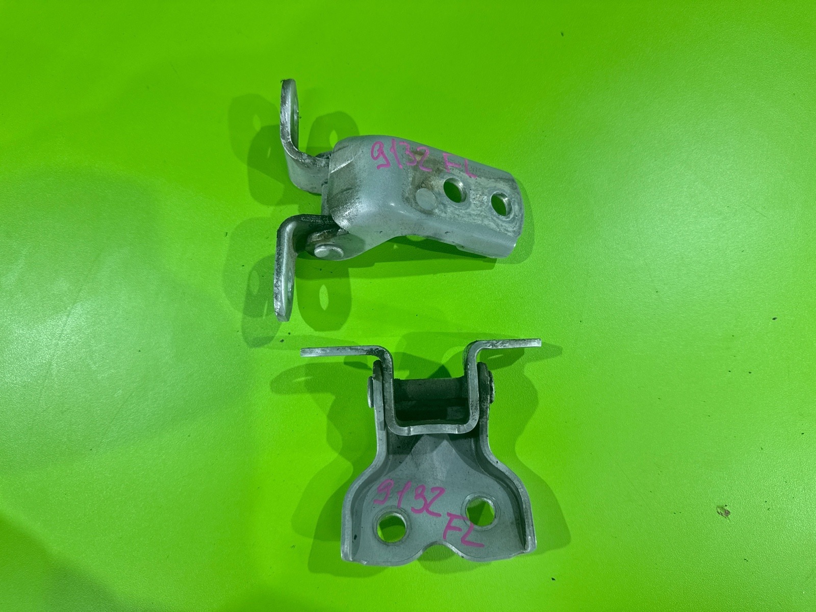 Петли двери передние левые Toyota Corolla Runx 2003 NZE124 1NZ-FE 68720-12150 контрактная