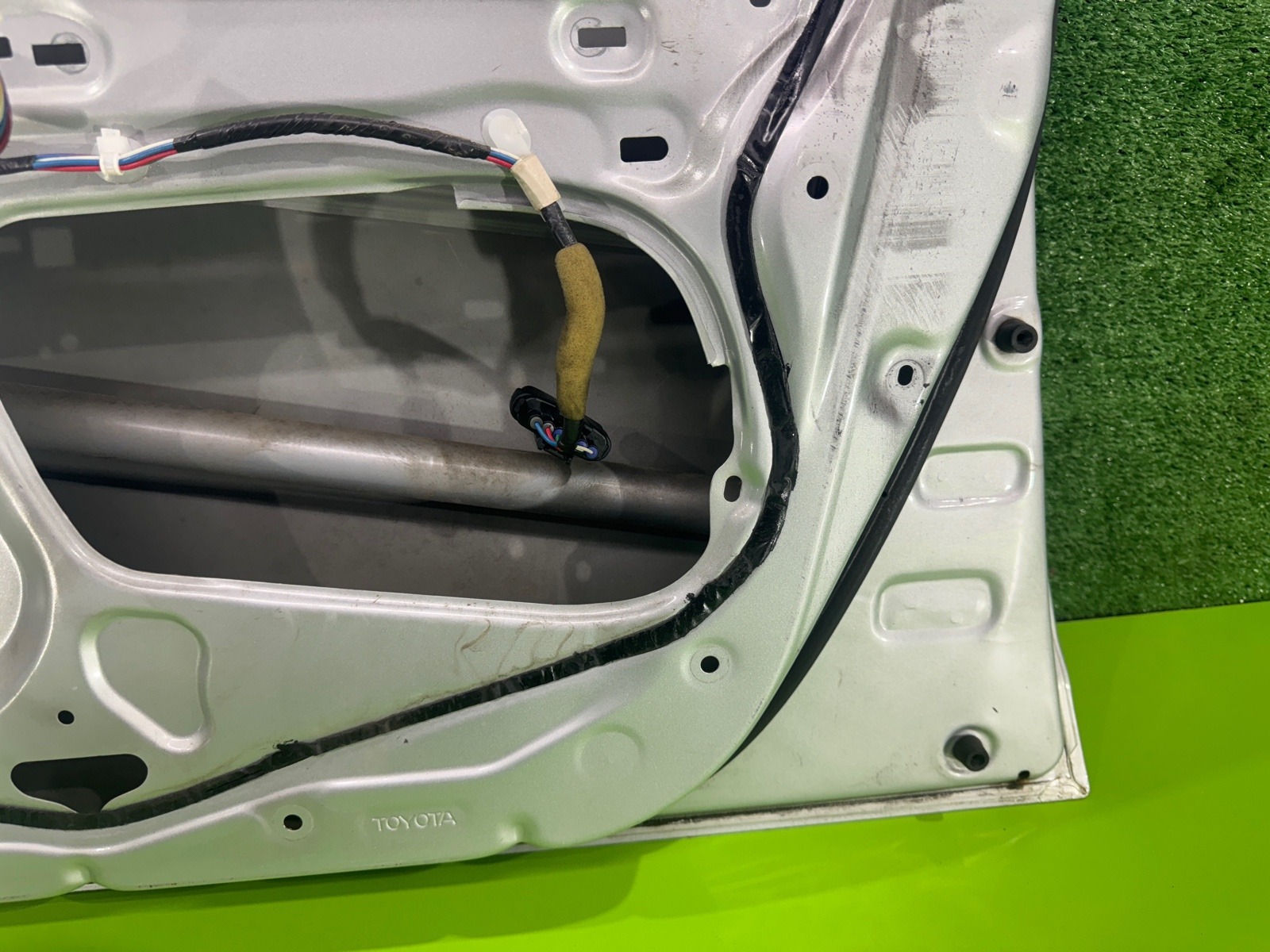 Дверь боковая передняя правая Corolla Runx 2003 NZE124 1NZ-FE Дверь боковая передняя правая Corolla Runx 2003 NZE124 1NZ-FE