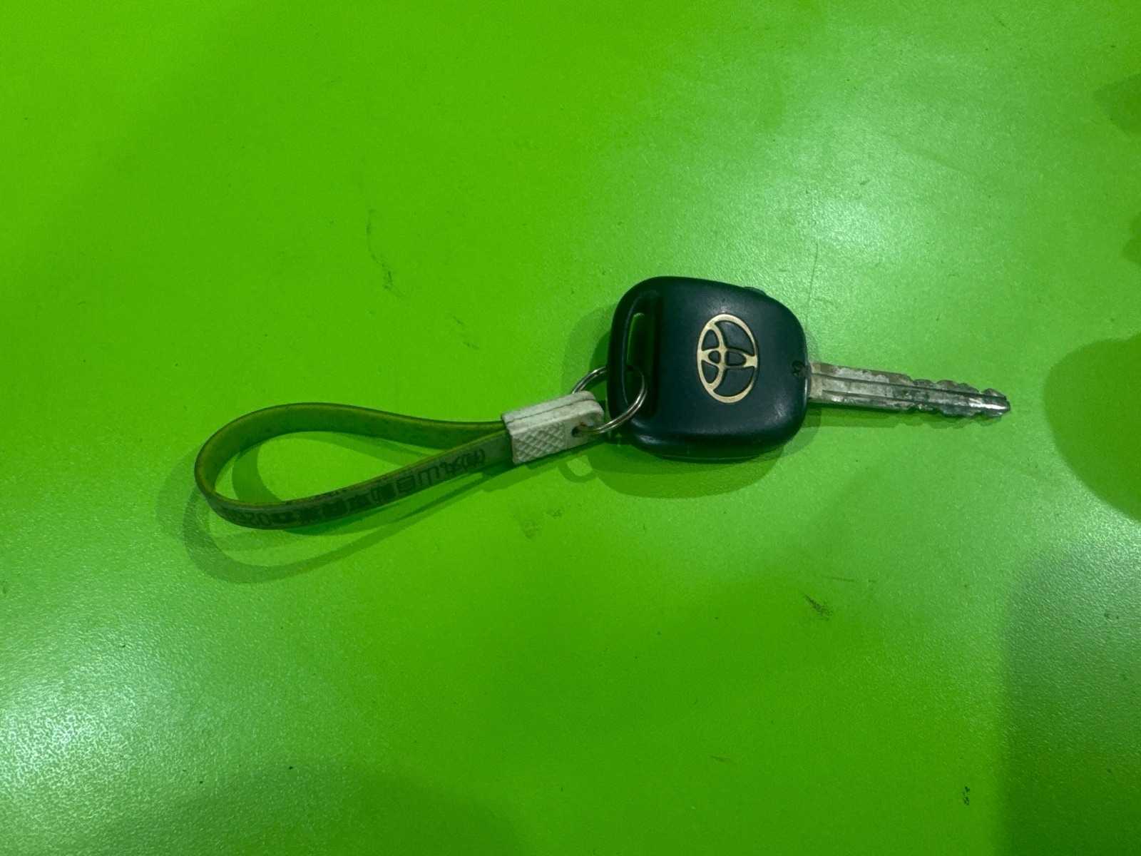 Комплект личинок и замка зажигания Corolla Runx 2003 NZE124 1NZ-FE