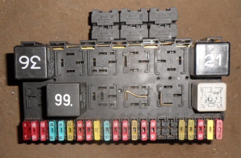 Passat b4 abs блок предохранителей. Реле предохранителей пассат. Пассат б3 блок предохранителей и реле. Реле предохранителей пассат. Реле предохранителей пассат.