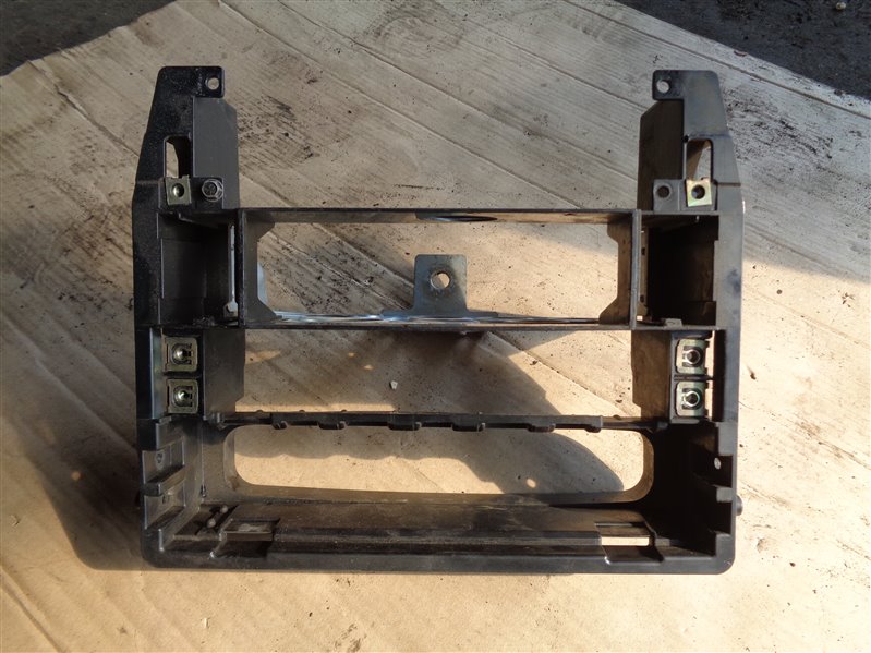 Центральная консоль ауди а6. Консоль ауди 100. Центральная консоль на авто 50 годов. Консоль ауди 100. Консоль ауди 100.