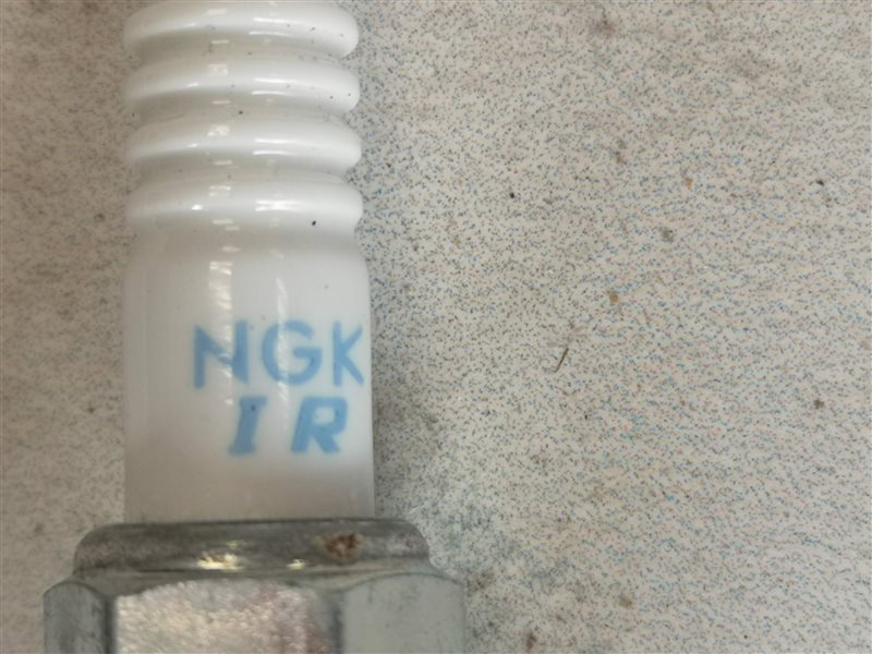 Свеча зажигания Discovery L319 AJ41