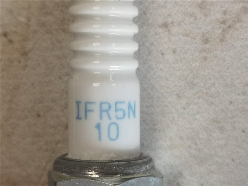 Свеча зажигания Discovery L319 AJ41