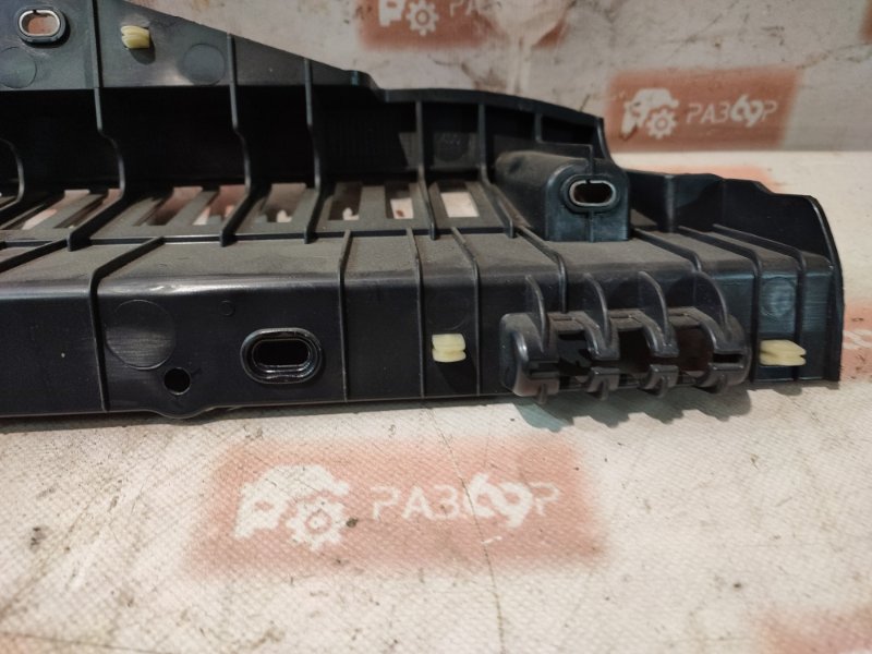 Направляющая шторки багажника задние левые X6 2009 E71 N63