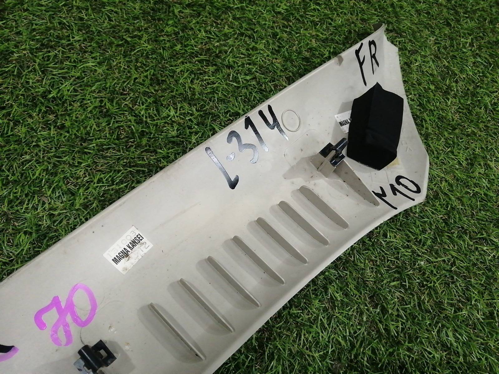 Обшивка стойки кузова передняя правая FREELANDER 2004 L314 25K4F Обшивка стойки кузова передняя правая FREELANDER 2004 L314 25K4F