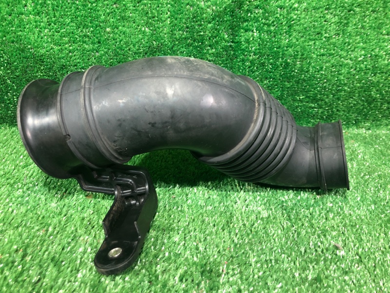 Патрубок воздушного фильтра Suzuki Swift 2006 ZD11S M13A 1376663J00 контрактная