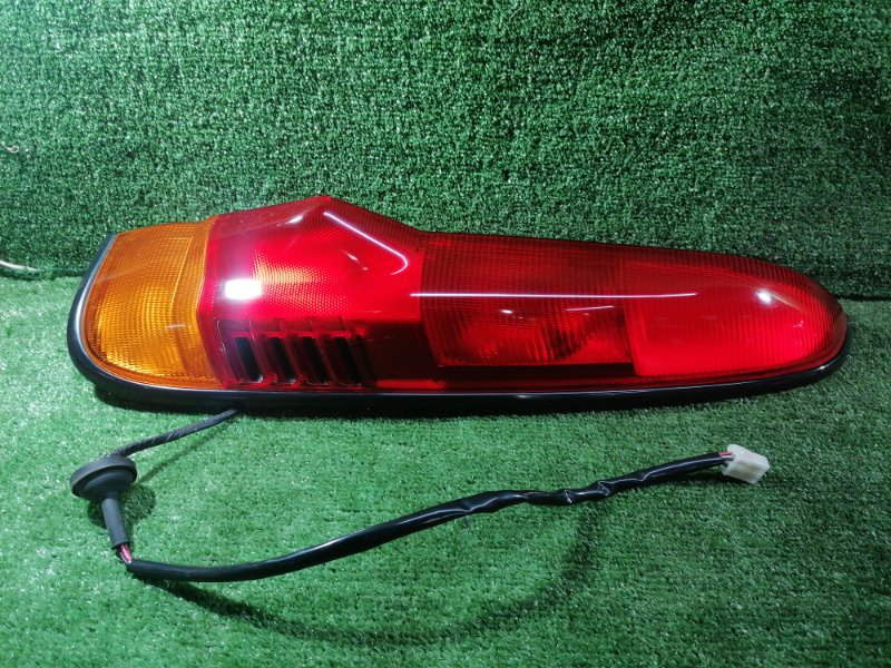 Стоп-сигнал задний правый Toyota Cami 1999 J100E HC-EJ 8155087404 контрактная