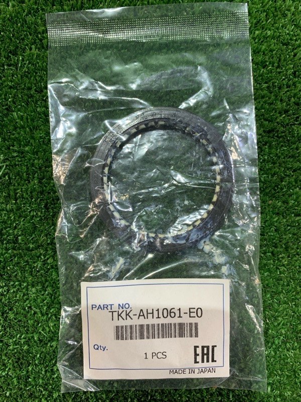 Запчасть сальник редуктора TKKAH1061E0 новая Сальник редуктора TKKAH1061E0 новая