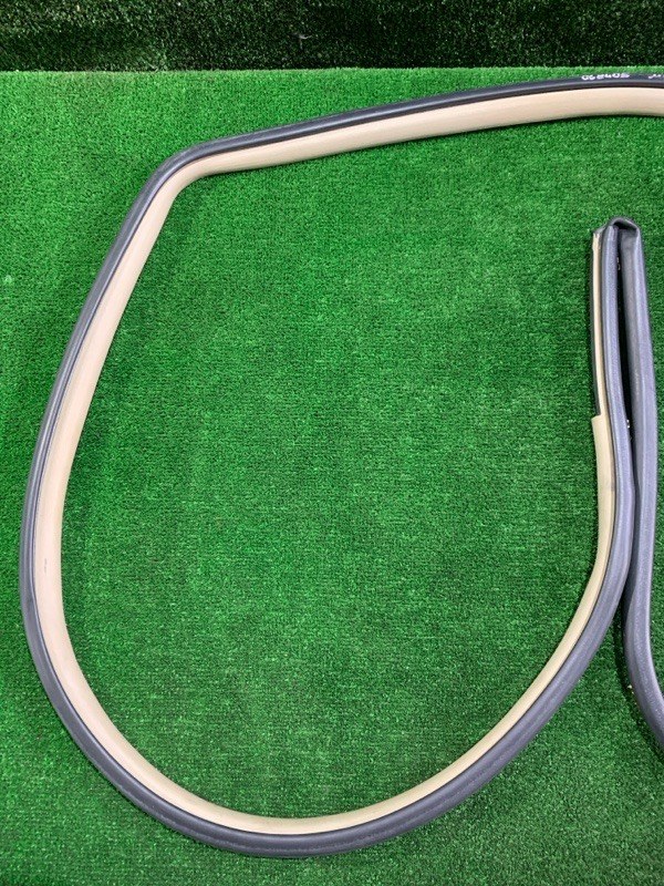 Уплотнитель на арку боковой двери передний правый Toyota Harrier MCU35 1 MZ-FE Уплотнитель на арку боковой двери передний правый Toyota Harrier MCU35 1 MZ-FE