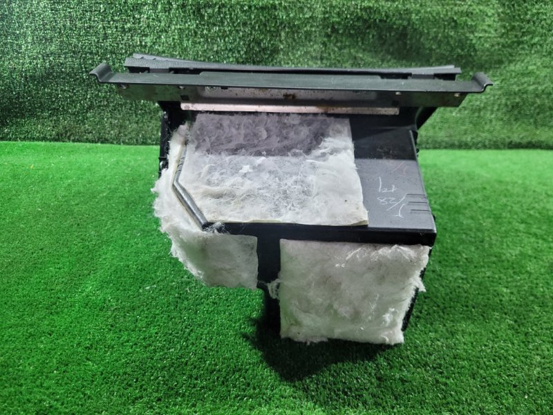 Бардачок Nissan Juke NF15 MR16DDT