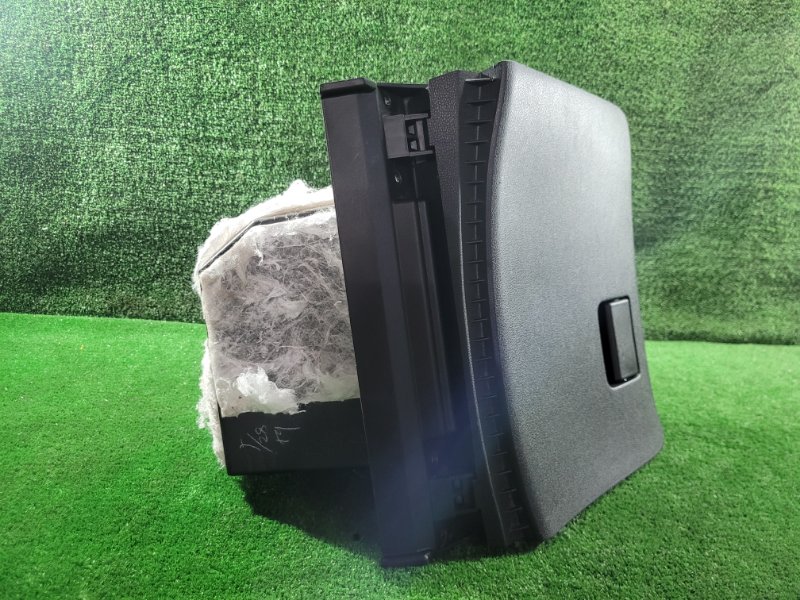 Бардачок Juke 2012 NF15 MR16DDT