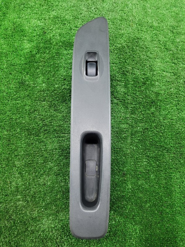 Блок управления стеклоподъемниками передний левый Mitsubishi Chariot Grandis 1999 N94W 4G64 MR329952 контрактная