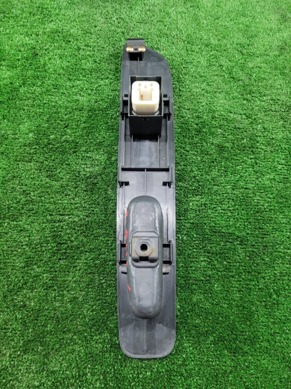 Блок управления стеклоподъемниками передний левый Chariot Grandis 1999 N94W 4G64