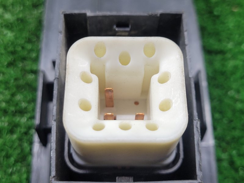 Блок управления стеклоподъемниками передний левый Chariot Grandis 1999 N94W 4G64