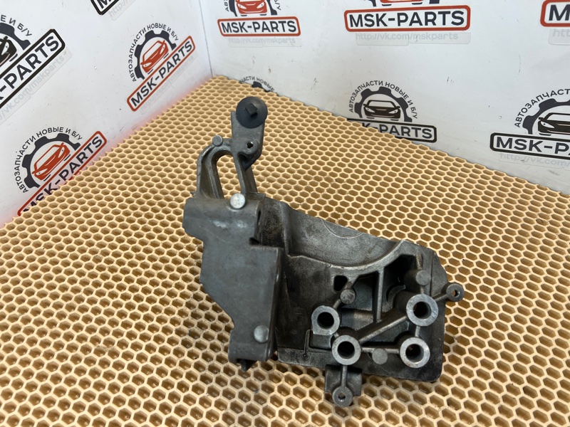 Кронштейн двигателя S 60 B4164T3 Кронштейн двигателя S 60 B4164T3