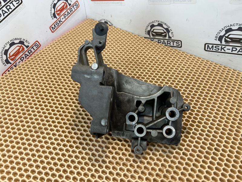Кронштейн двигателя S 60 B4164T3 Кронштейн двигателя S 60 B4164T3