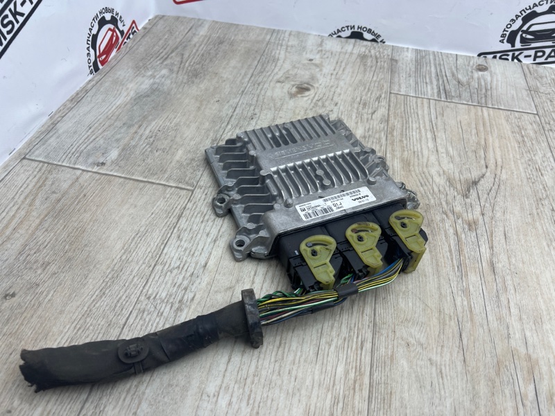 Блок управления двигателем Volvo s40 2 поколение 31211071AA контрактная