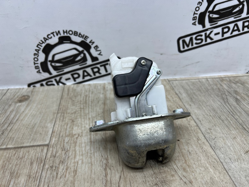 Запчасть замок багажника Subaru Outback 2010 BR9 2.0d 63032FG100 контрактная Замок багажника Subaru Outback 2010 BR9 2.0d 63032FG100 контрактная