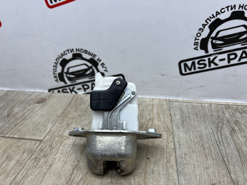 Замок багажника Subaru Outback BR9 2.0d Замок багажника Subaru Outback BR9 2.0d