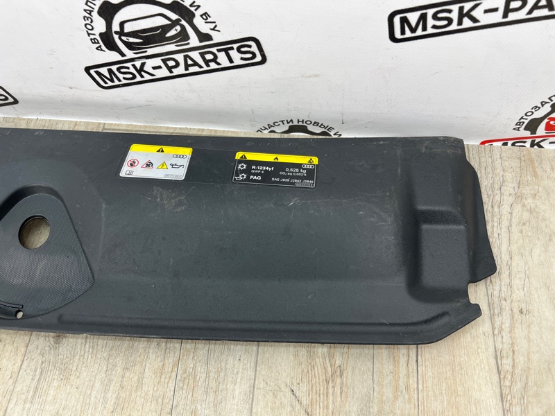 Накладка замка капота Audi A4 B9 Накладка замка капота Audi A4 B9