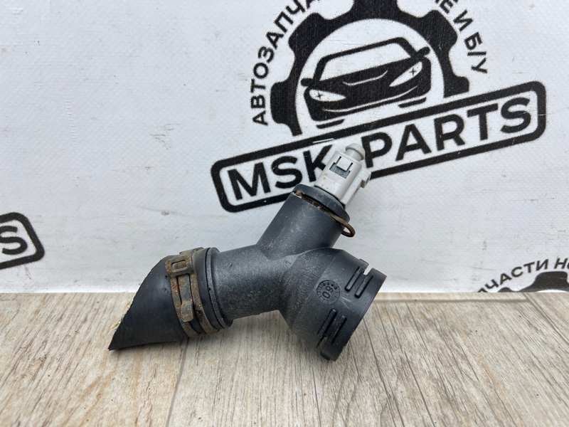 Фланец системы охлаждения Volkswagen Passat 2010 B6 BVY 1K0122291AE контрактная
