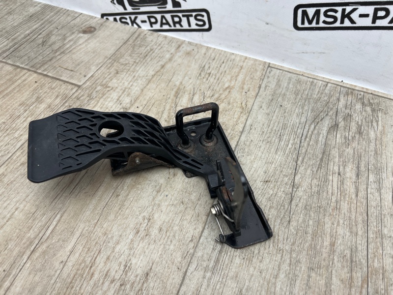 Крюк замка капота Audi A3 8P