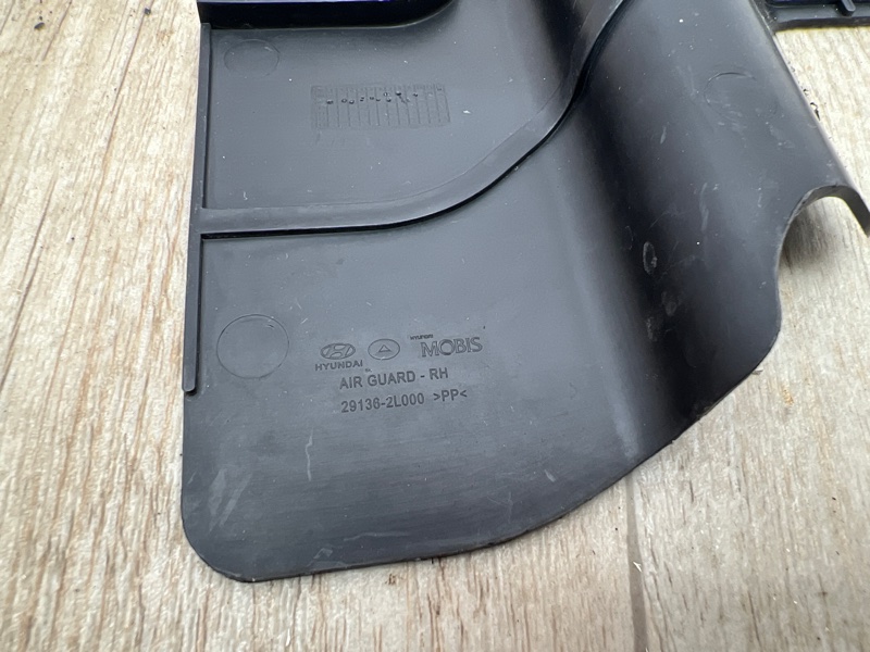 Дефлектор радиатора правый I30 2009 FD G4FA
