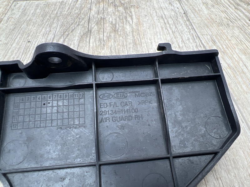 Дефлектор радиатора правый Ceed 2010 ED 1.4