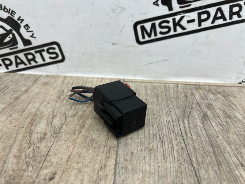 Реле Chrysler Voyager 2006 4 04707900AA контрактная
