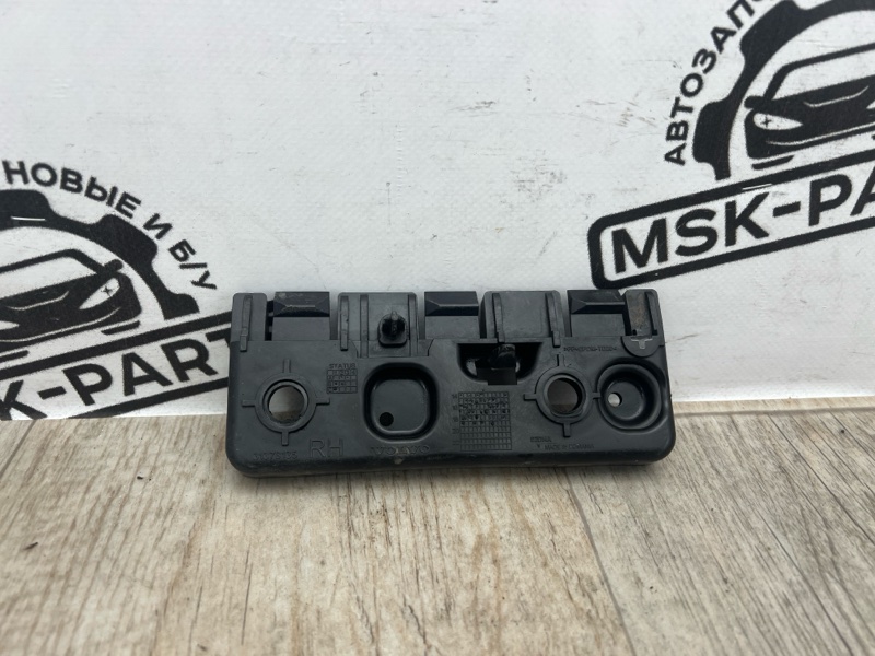 Крепление бампера переднее правое Volvo XC90 2019 II 256 2.0D 31378135 контрактная