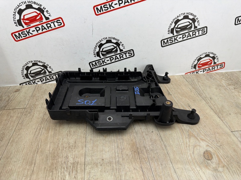 Подставка под аккумулятор Skoda Yeti 2010 CBZB 1K0915333 контрактная