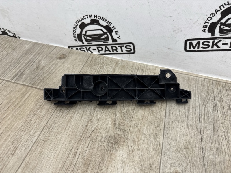 Крепление бампера переднее левое Hyundai ix35 2015 865132Y000 контрактная