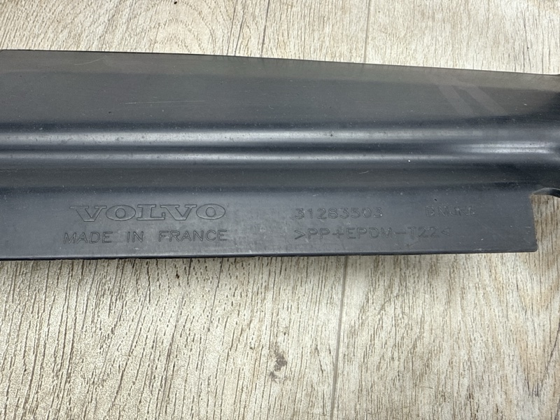 Дефлектор радиатора S 40 2005