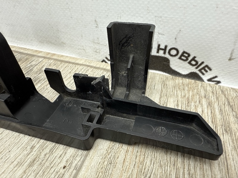Накладка замка капота 5 2006 CR Накладка замка капота 5 2006 CR