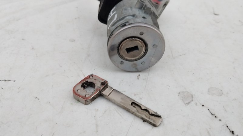 Замок зажигания C4 2005 LA TU5JP4