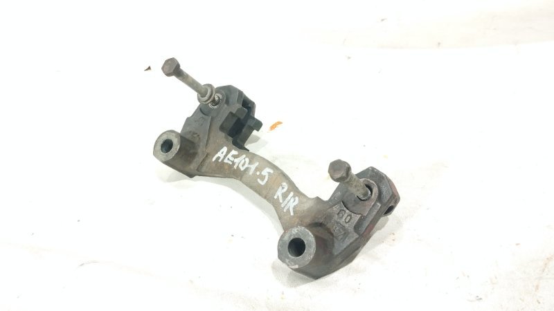 Скоба суппорта задняя правая TOYOTA Corolla levin 1994 AE101 4A-FE 47721-12190 Б/У