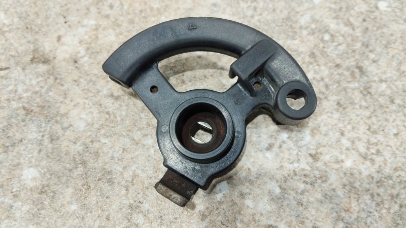 Ушко дроссельной заслонки Corolla 2003 NZE121 1NZFE