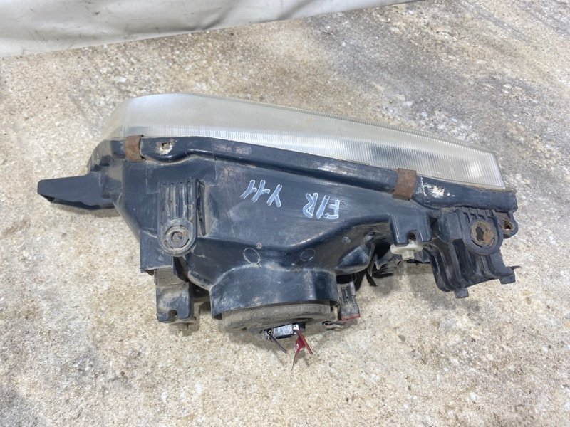 Фара передняя правая Nissan AD VFY11 QG15DE Фара передняя правая Nissan AD VFY11 QG15DE