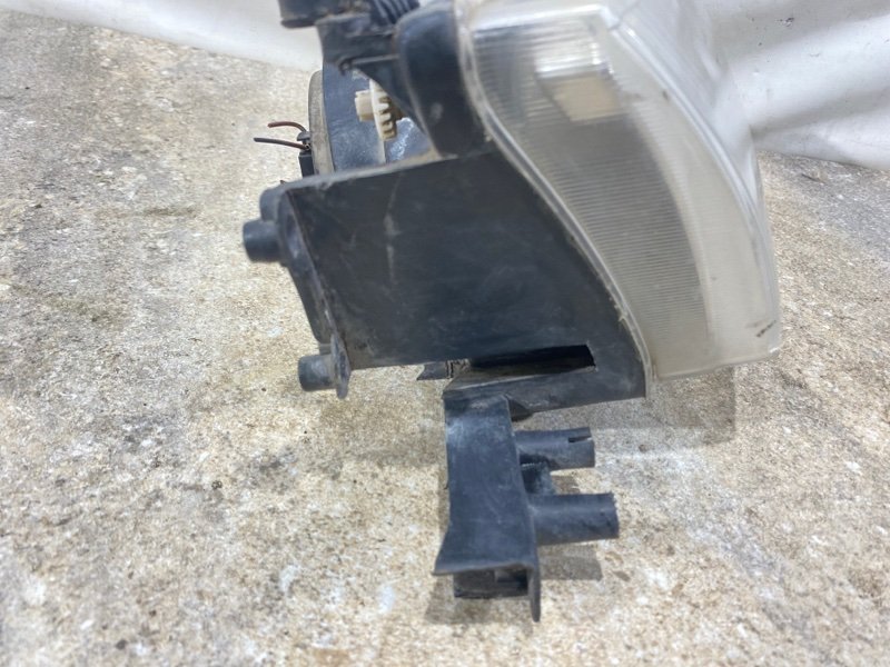 Фара передняя правая AD 2001 VFY11 QG15DE Фара передняя правая AD 2001 VFY11 QG15DE