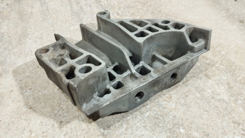 Кронштейн двигателя Ford Focus DFW EDDF Кронштейн двигателя Ford Focus DFW EDDF