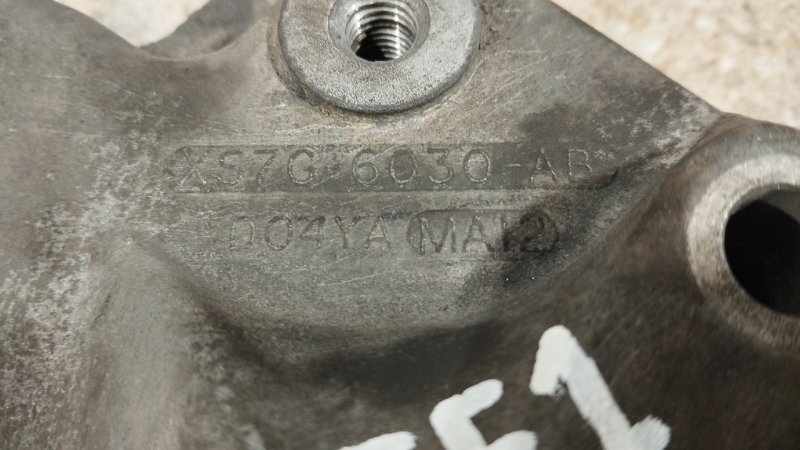 Кронштейн двигателя Focus 2004 DFW EDDF Кронштейн двигателя Focus 2004 DFW EDDF