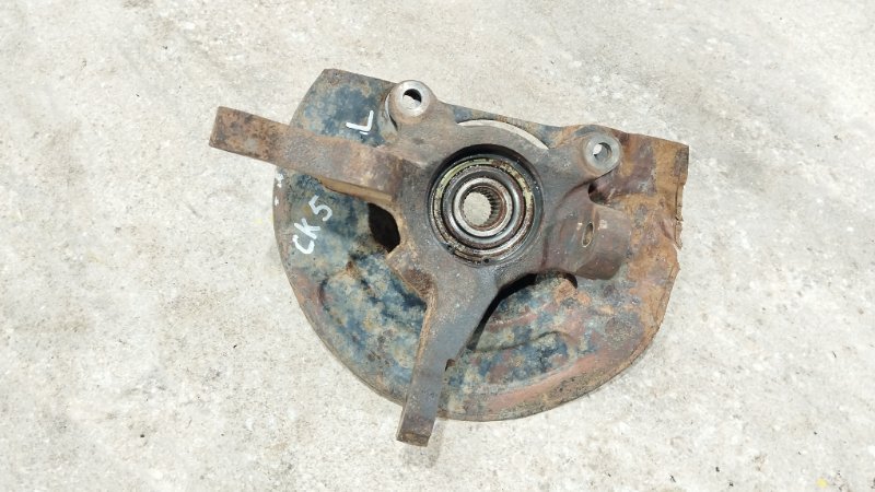 Кулак поворотный передний левый Mirage 2001 CK5A 4G93