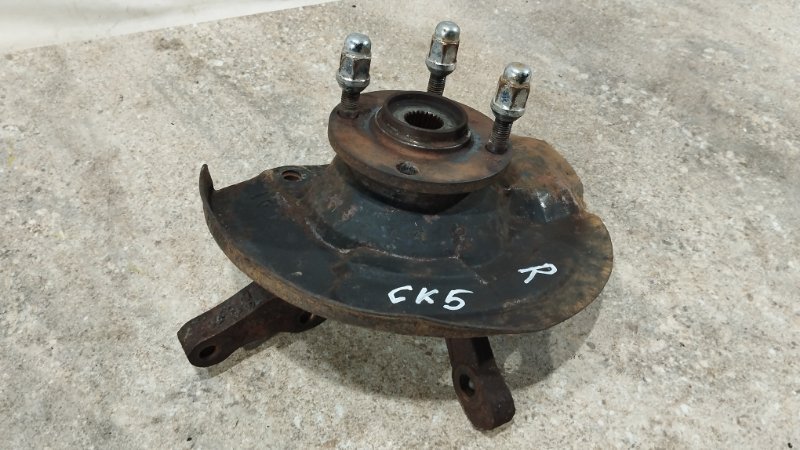 Кулак поворотный передний правый Mirage 2001 CK5A 4G93