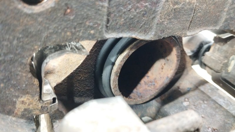 Суппорт тормозной передний левый Mirage 2001 CK5A 4G93