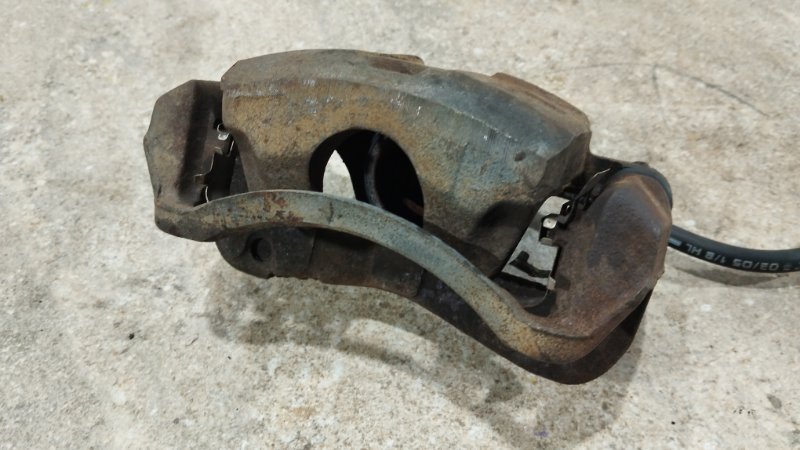 Суппорт тормозной передний левый Mirage 2001 CK5A 4G93