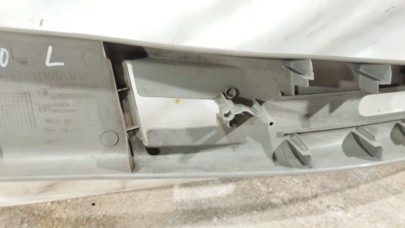 Накладка стойки кузова левая LOGAN 2006 LS0 K7M710