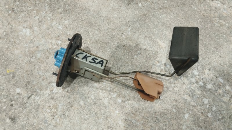 Запчасть датчик уровня топлива MITSUBISHI Mirage 2001 CK5A 4G93 MR135469 Б/У Датчик уровня топлива MITSUBISHI Mirage 2001 CK5A 4G93 MR135469 Б/У